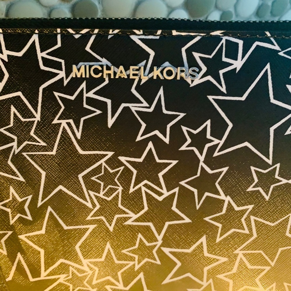 Michael Kors Wristlet in Black w white stars BN - Picture 2 of 7